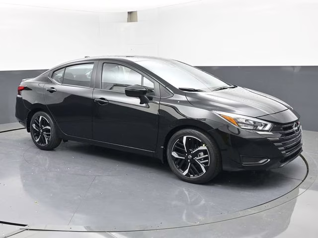 2025 Super Black Metallic Nissan Versa 1.6 SR FWD Sedan