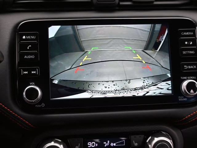 2025 Super Black Metallic Nissan Versa 1.6 SR FWD Sedan