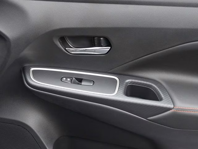 2025 Super Black Metallic Nissan Versa 1.6 SR FWD Sedan