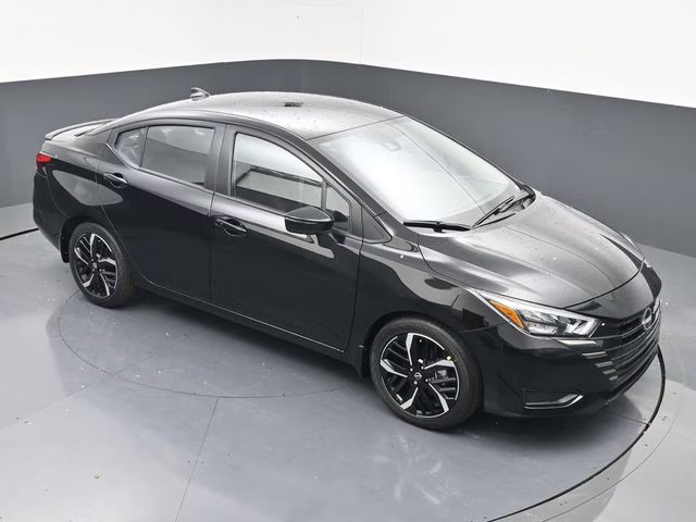 2025 Super Black Metallic Nissan Versa 1.6 SR FWD Sedan