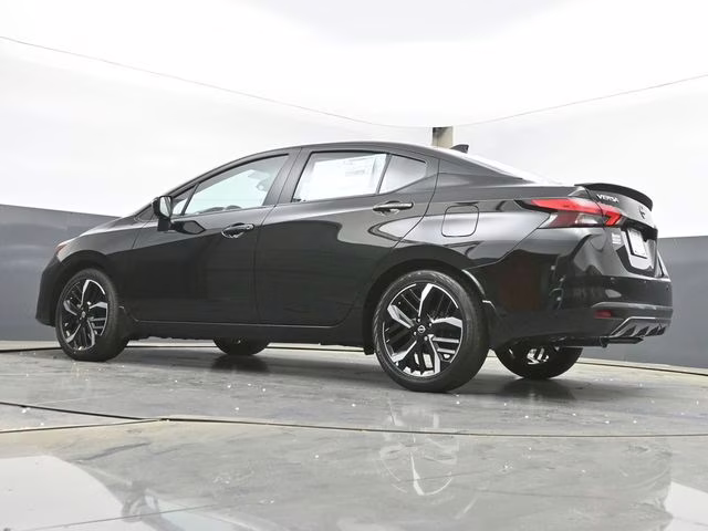 2025 Super Black Metallic Nissan Versa 1.6 SR FWD Sedan