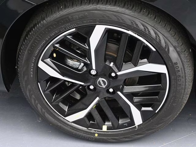 2025 Super Black Metallic Nissan Versa 1.6 SR FWD Sedan