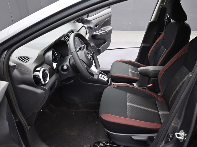 2025 Gun Metallic Nissan Versa 1.6 SR FWD Sedan