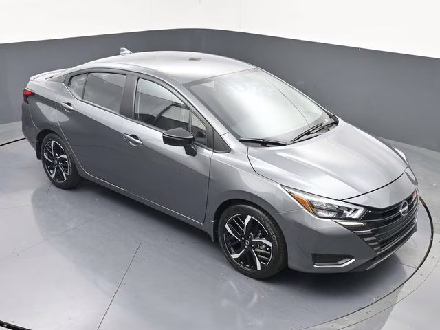 2025 Gun Metallic Nissan Versa 1.6 SR FWD Sedan