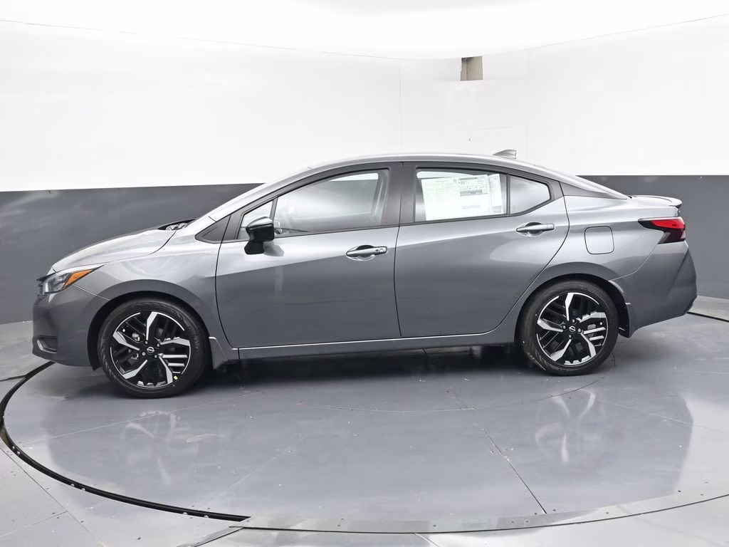 2025 Gun Metallic Nissan Versa 1.6 SR FWD Sedan