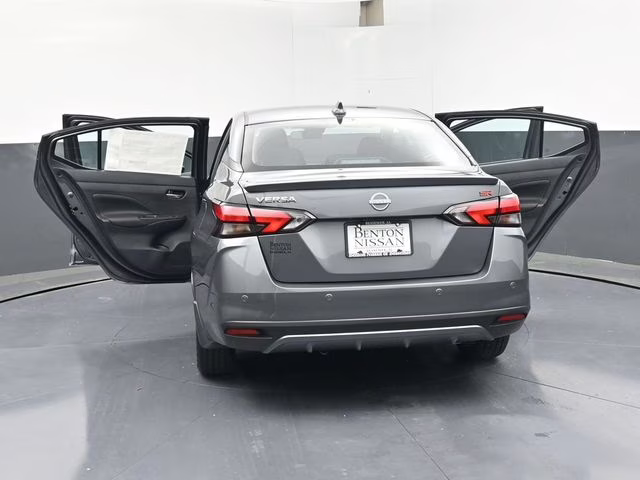 2025 Gun Metallic Nissan Versa 1.6 SR FWD Sedan