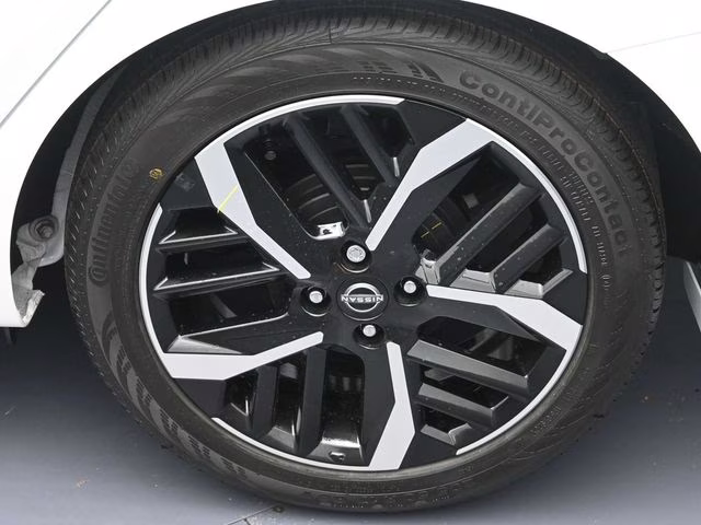 2025 Aspen White Tricoat Nissan Versa 1.6 SR FWD Sedan