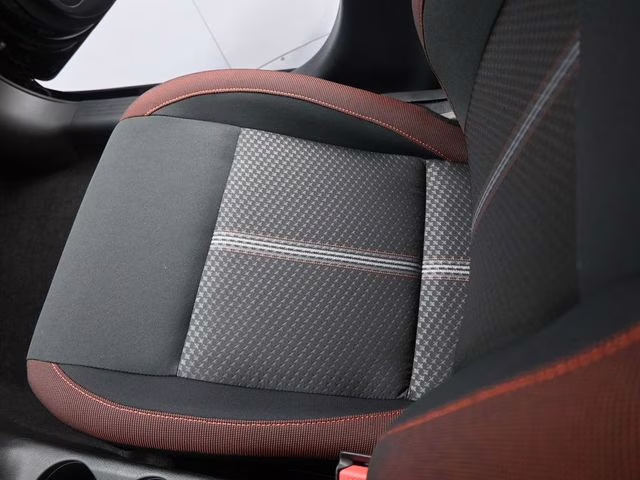 2025 Super Black Metallic Nissan Versa 1.6 SR FWD Sedan