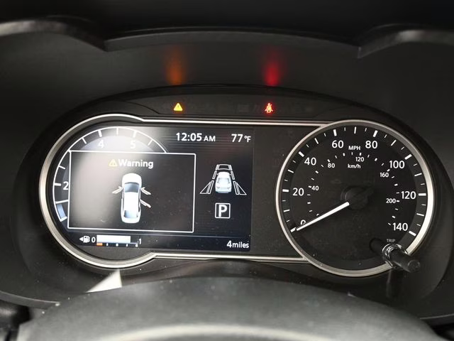 2025 Super Black Metallic Nissan Versa 1.6 SR FWD Sedan