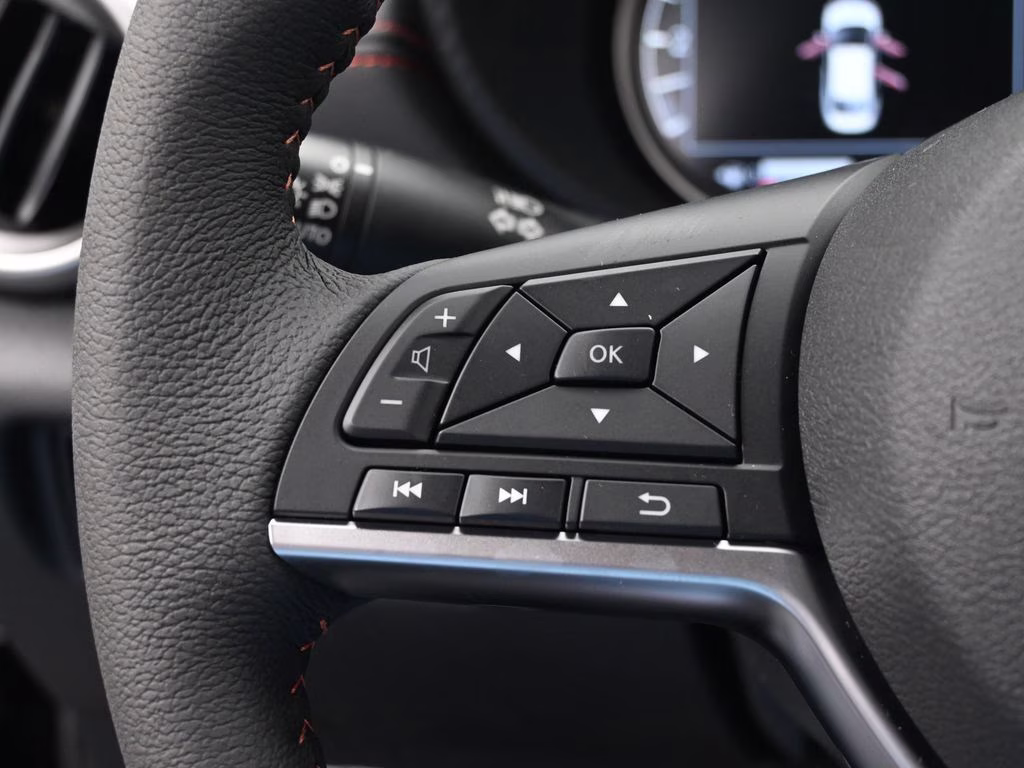 2025 Super Black Metallic Nissan Versa 1.6 SR FWD Sedan