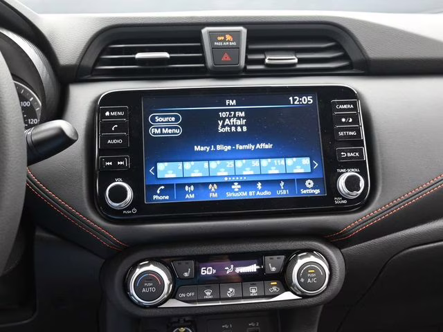 2025 Super Black Metallic Nissan Versa 1.6 SR FWD Sedan