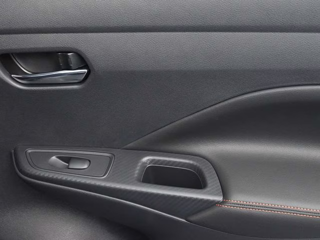 2025 Super Black Metallic Nissan Versa 1.6 SR FWD Sedan