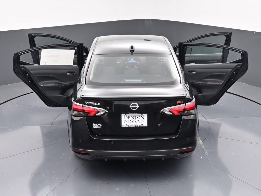 2025 Super Black Metallic Nissan Versa 1.6 SR FWD Sedan