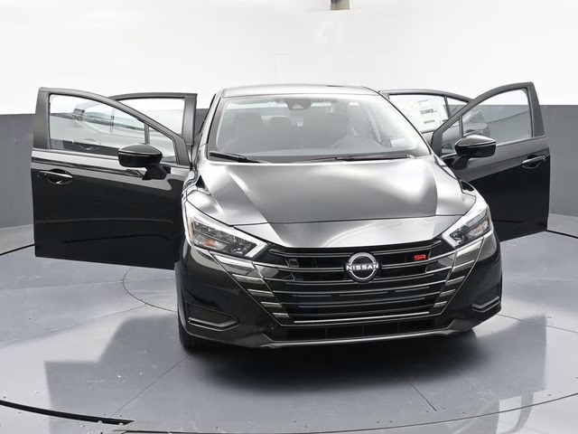 2025 Super Black Metallic Nissan Versa 1.6 SR FWD Sedan