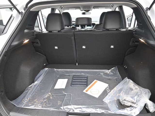 2026 Aspen White Tricoat Nissan Kicks SR FWD SUV