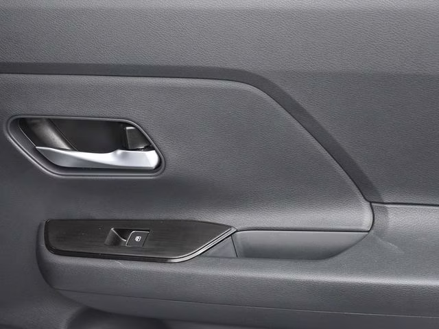 2026 Aspen White Tricoat Nissan Kicks SR FWD SUV