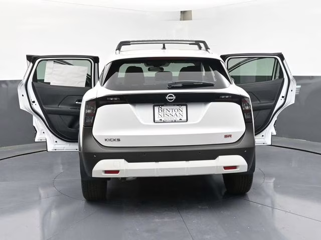 2026 Aspen White Tricoat Nissan Kicks SR FWD SUV