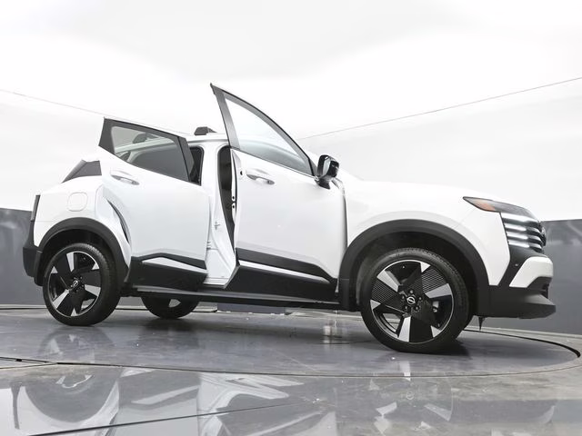 2026 Aspen White Tricoat Nissan Kicks SR FWD SUV