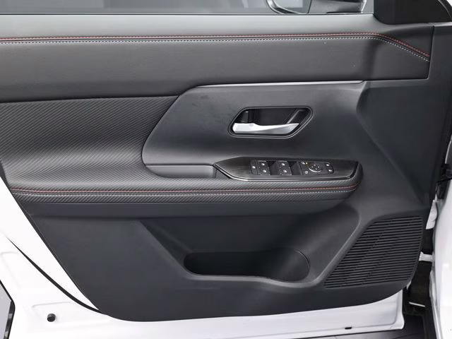 2026 Aspen White Tricoat Nissan Kicks SR FWD SUV