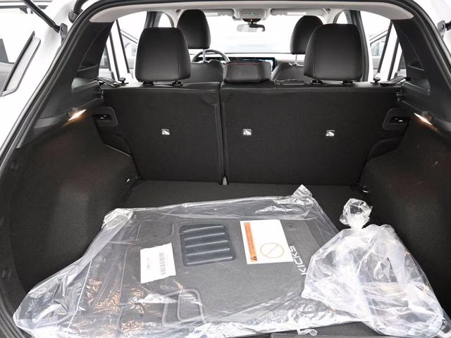 2026 Aspen White Tricoat Nissan Kicks SR FWD SUV