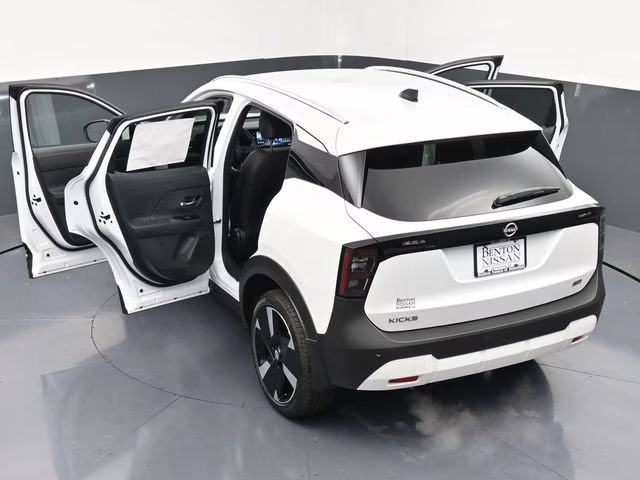 2026 Aspen White Tricoat Nissan Kicks SR FWD SUV