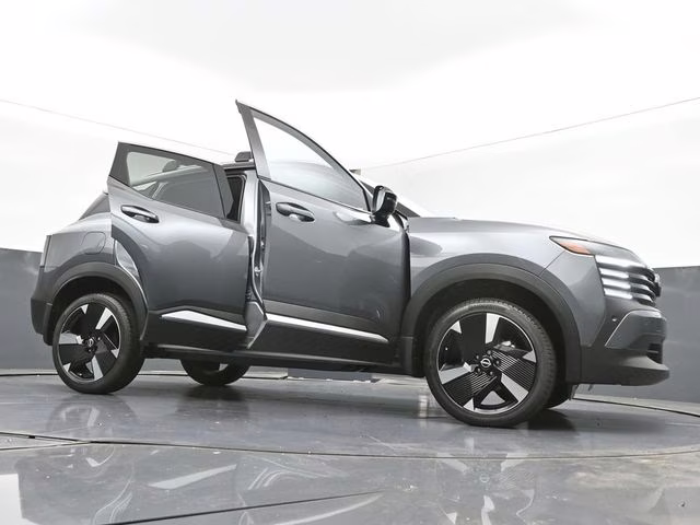 2026 Gun Metallic/Super Black Nissan Kicks SR FWD SUV