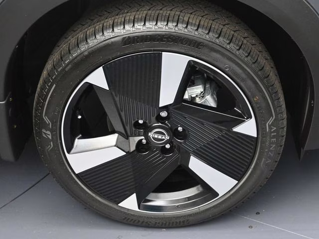 2026 Gun Metallic/Super Black Nissan Kicks SR FWD SUV