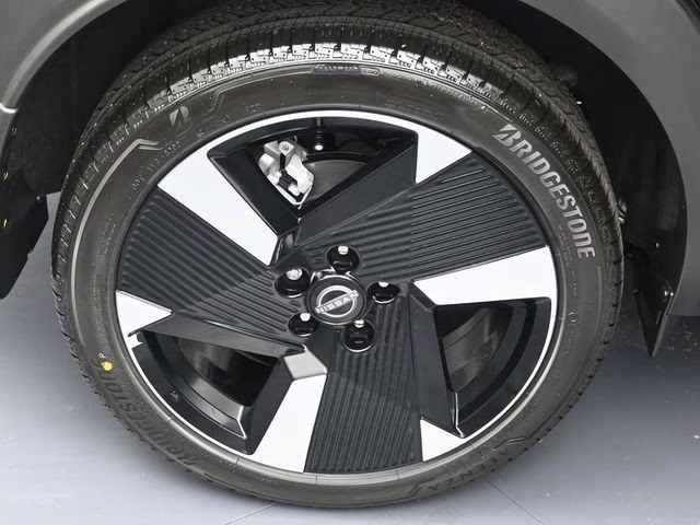 2026 Super Black Nissan Kicks SR FWD SUV