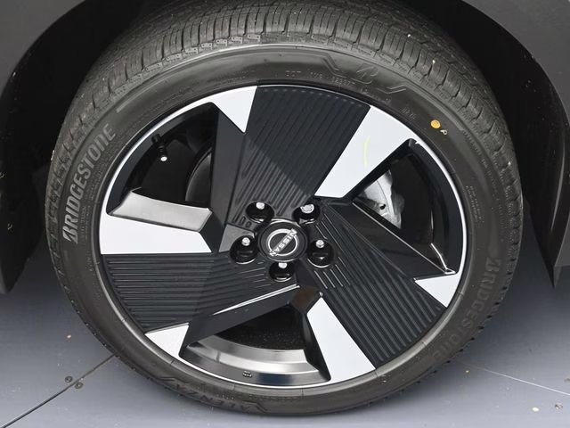 2026 Super Black Nissan Kicks SR FWD SUV