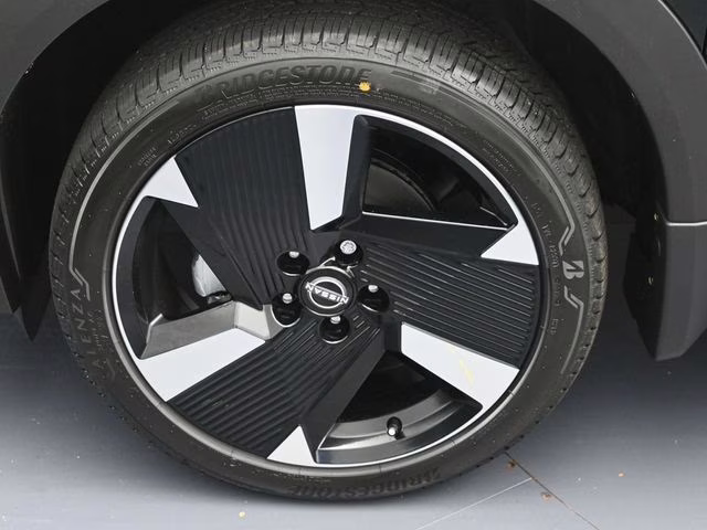 2026 Super Black Nissan Kicks SR FWD SUV