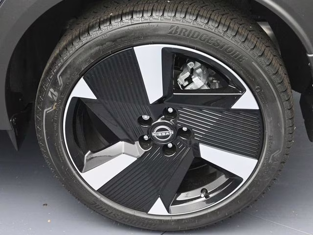 2026 Gun Metallic/Scarlet Ember Tintcoat Nissan Kicks SR FWD SUV