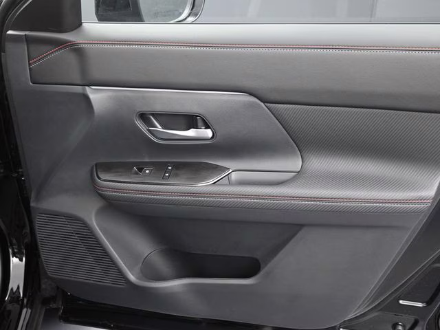 2026 Super Black Nissan Kicks SR FWD SUV