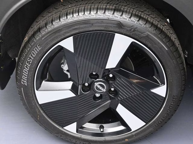 2026 Super Black Nissan Kicks SR FWD SUV