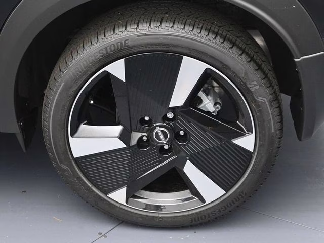 2026 Super Black Nissan Kicks SR FWD SUV