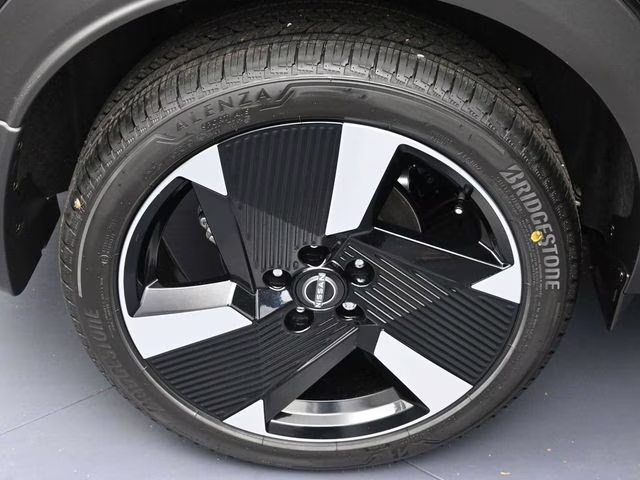 2026 Super Black Nissan Kicks SR FWD SUV