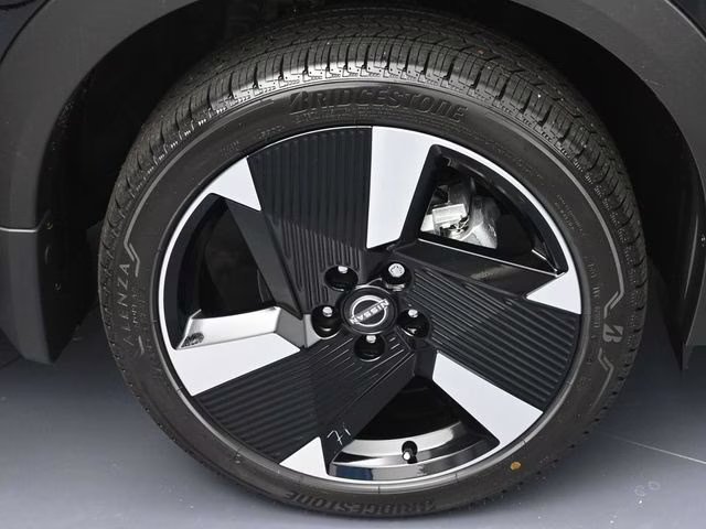 2026 Super Black Nissan Kicks SR FWD SUV