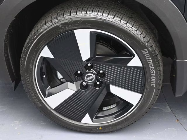 2026 Super Black Nissan Kicks SR FWD SUV