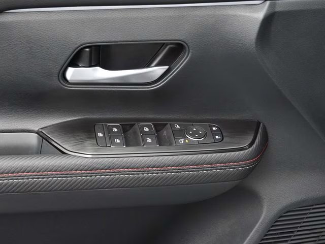 2026 Aspen White Tricoat Nissan Kicks SR FWD SUV