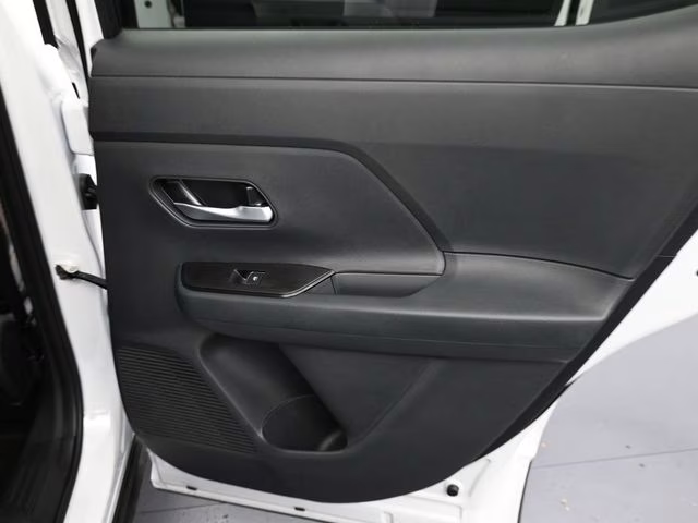 2026 Aspen White Tricoat Nissan Kicks SR FWD SUV