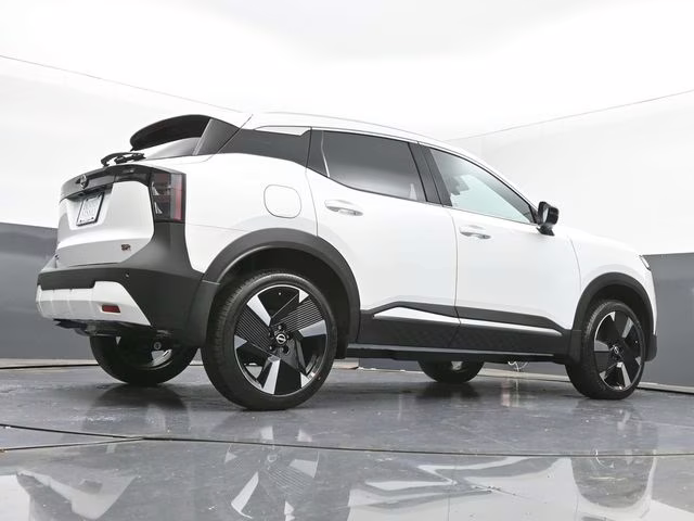 2026 Aspen White Tricoat Nissan Kicks SR FWD SUV
