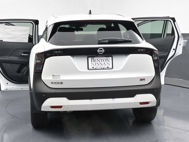 2026 Aspen White Tricoat Nissan Kicks SR FWD SUV