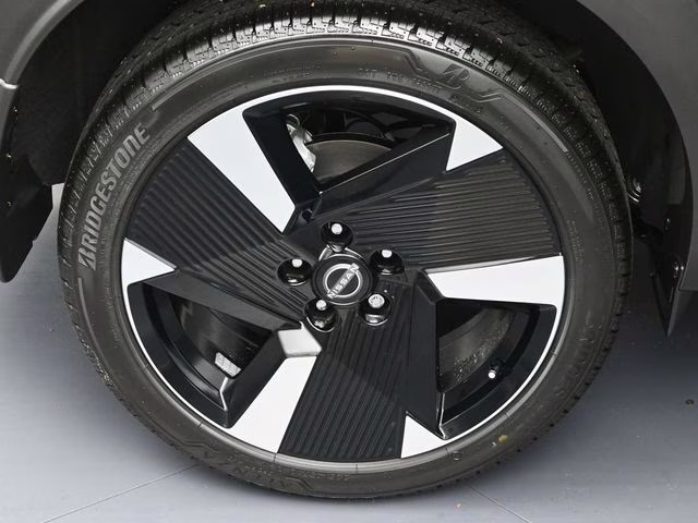 2026 Super Black Nissan Kicks SR FWD SUV