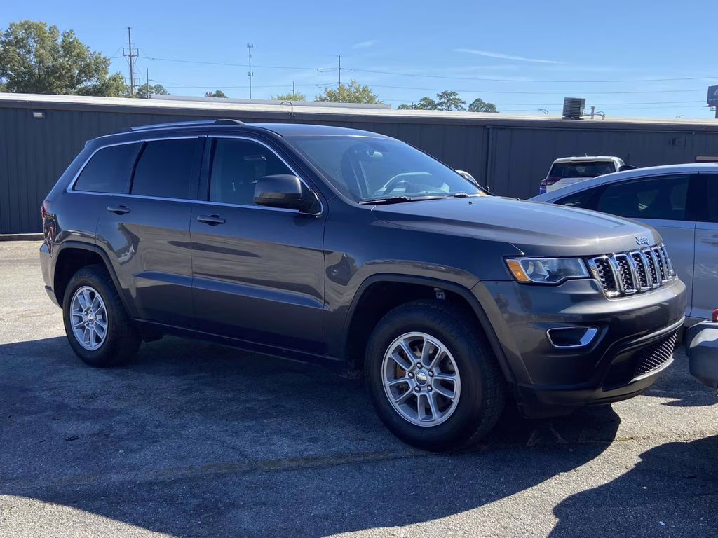 2020 Granite Crystal Metallic Clearcoat Jeep Grand Cherokee Laredo E RWD SUV