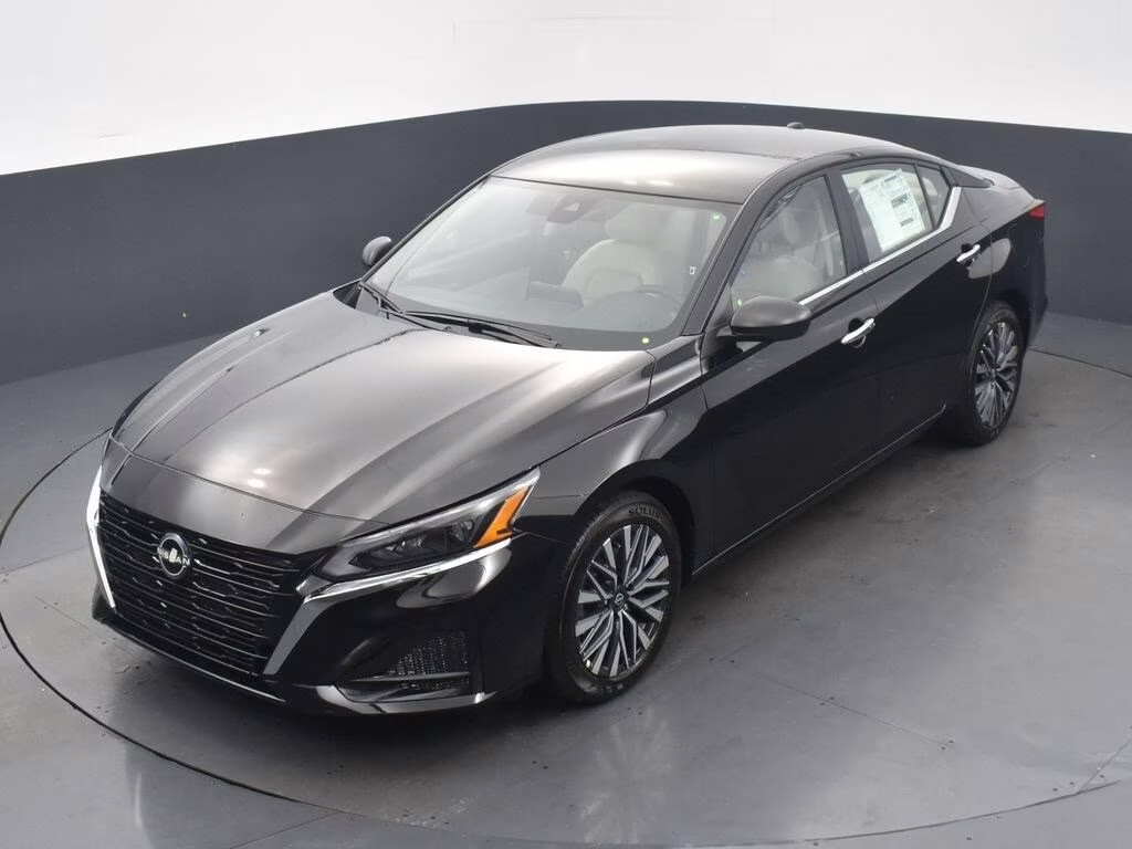 2025 Super Black Clearcoat Nissan Altima 2.5 SV FWD Sedan