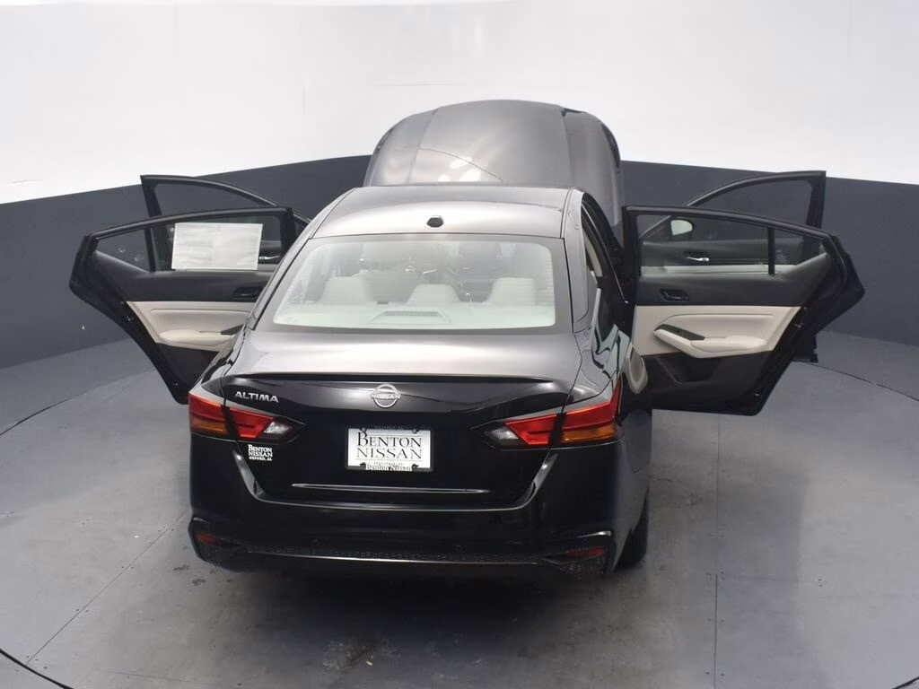 2025 Super Black Clearcoat Nissan Altima 2.5 SV FWD Sedan