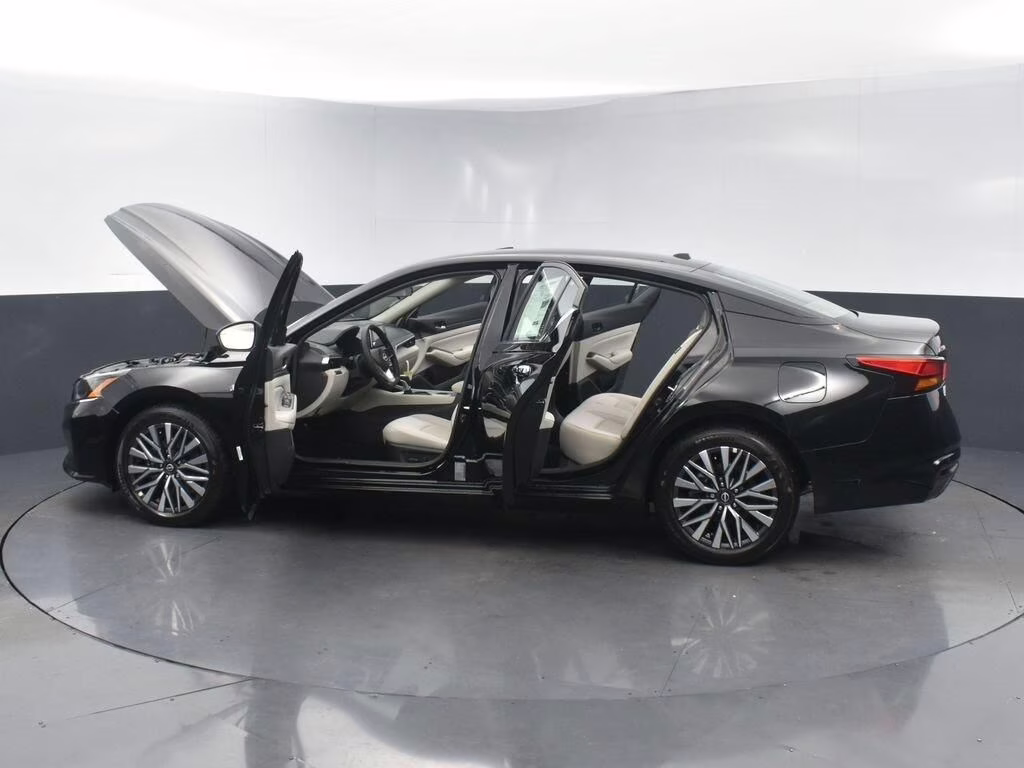 2025 Super Black Clearcoat Nissan Altima 2.5 SV FWD Sedan