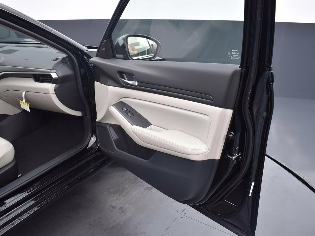 2025 Super Black Clearcoat Nissan Altima 2.5 SV FWD Sedan