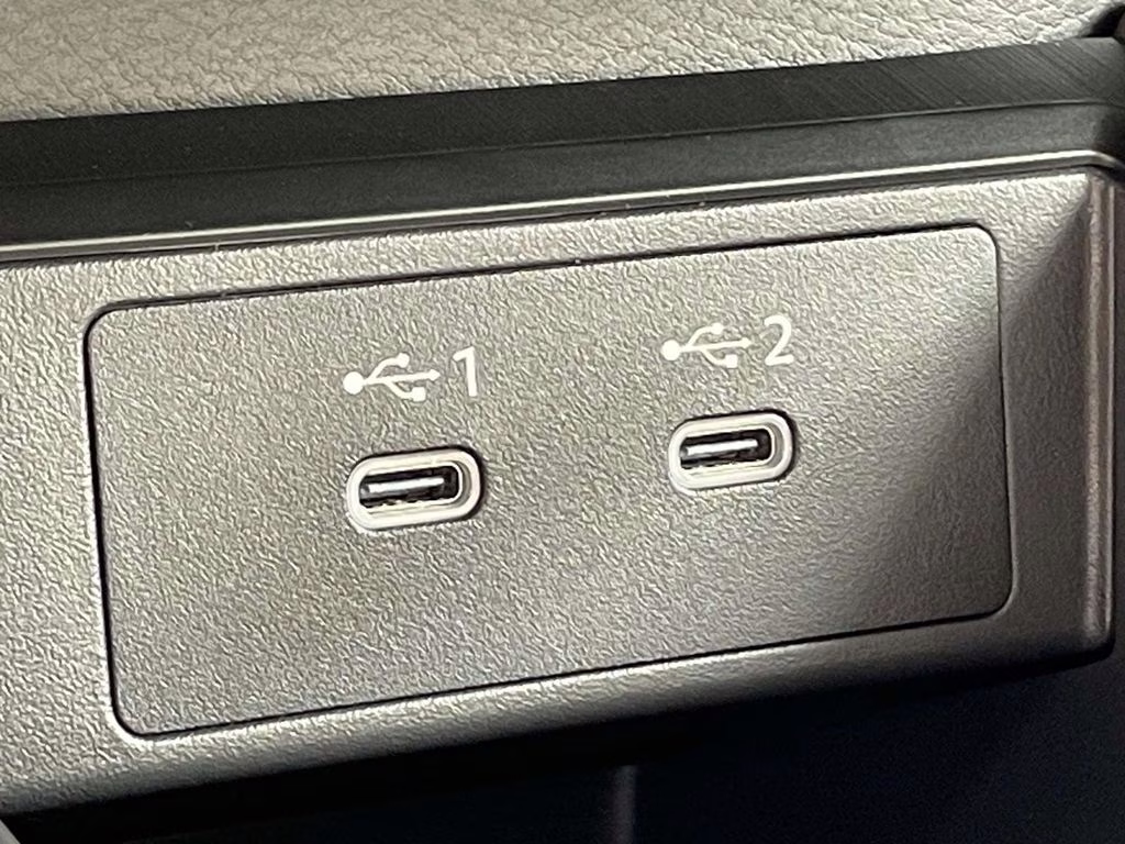 2026 Aspen White/Super Black Nissan Kicks SR FWD SUV