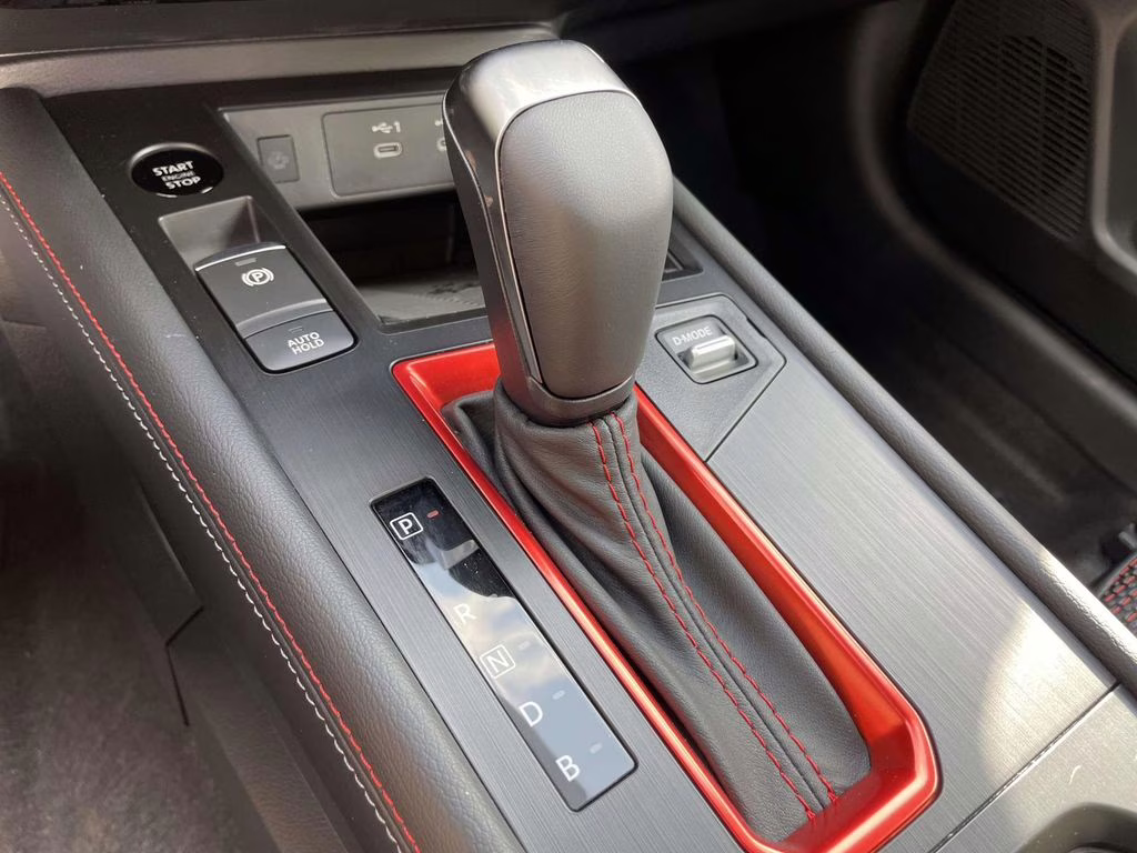 2026 Aspen White/Super Black Nissan Kicks SR FWD SUV