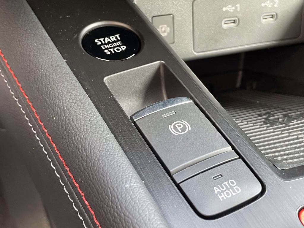 2026 Aspen White/Super Black Nissan Kicks SR FWD SUV